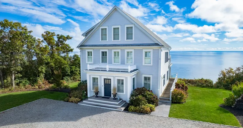 Oceanfront Year-Round Romantic Getaway w/Hot Tub - Image 1