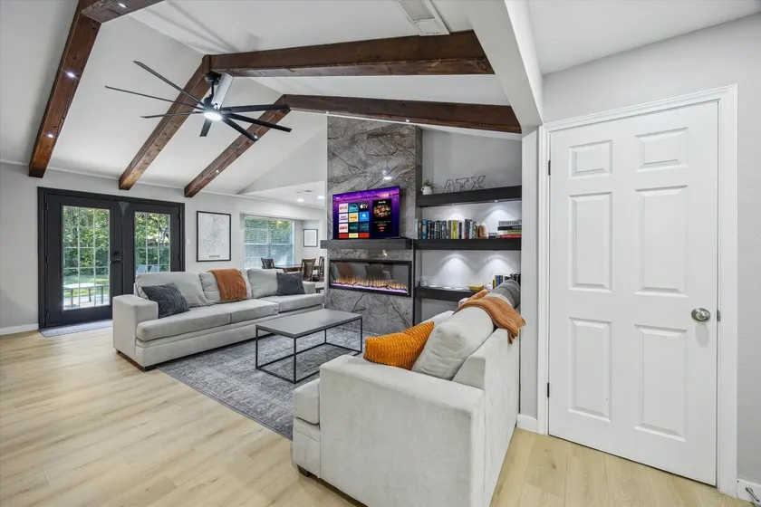 Upscale Cozy 3BR Retreat by Domain & Q2 Stadium - Image 1