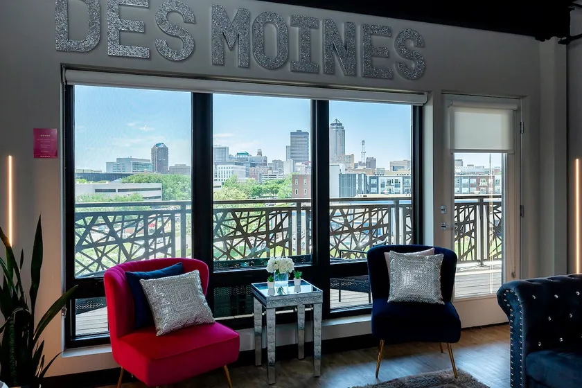 Luxury | Skyline View | Downtown| Walk |Dream Room - Image 1
