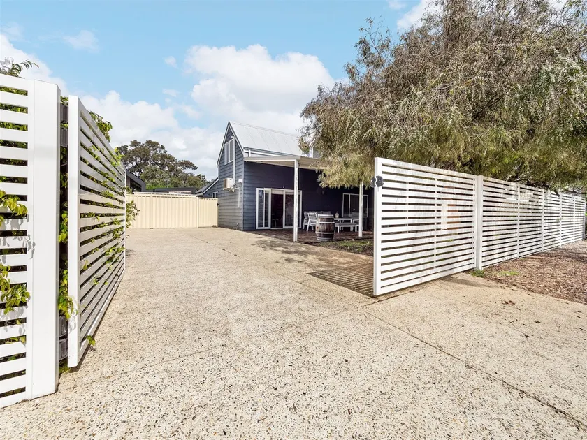 Pepper Cottage — Cosy Central Stay - Image 1