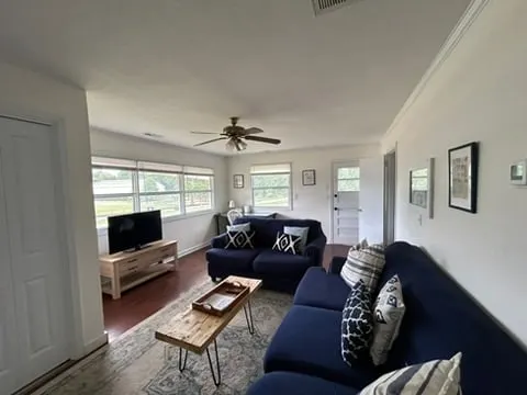 20 Mins to Chattanooga! Quiet 2BR Family Cottage - Image 1