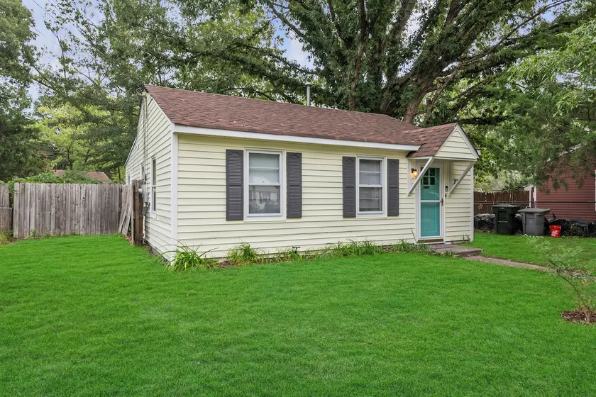 2 Bedroom Bungalow in Buckroe - Image 1