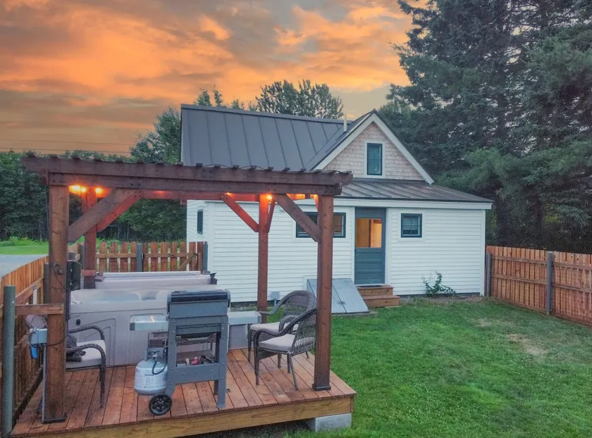 Cozy Cabin with Modern Amenities. Pet Friendly! - Image 1