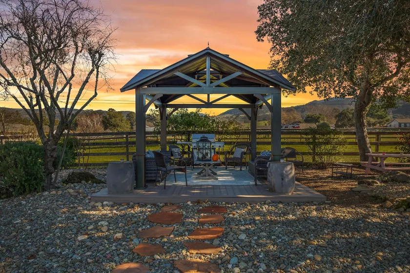 Experience the Best of Wine Country—2 Home Retreat - Image 1