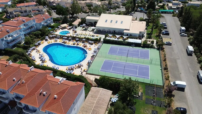 Pool View 2 bedroom 1st floor apartment, Oasis Parque near Alvor AT14 - Image 1