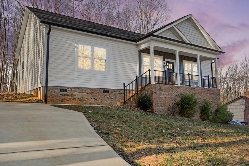 Modern 3BR Retreat | King Bed + Smart TVs - Image 1