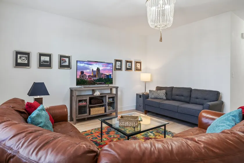 A couples getaway, modern duplex in downtown Ral - Image 1