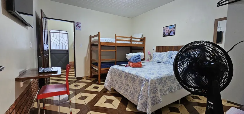 Cozy apartment 10 min from downtown with garage - Image 1