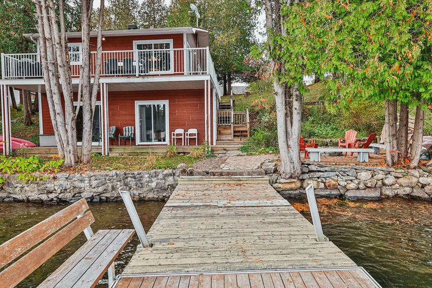 Waterfront cottage and trail - Image 1