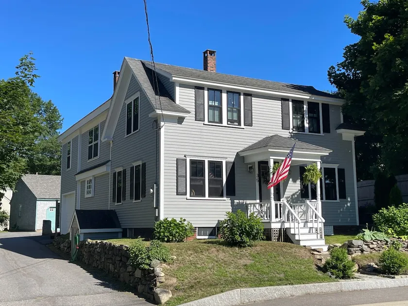 Cozy updated colonial, 5 minute walk to town! - Image 1