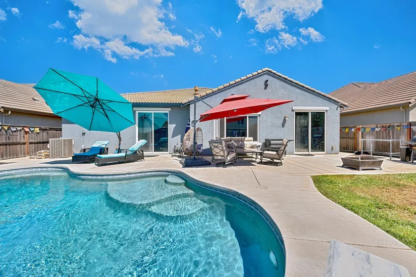 Family Pool Home – Saltwater Pool & Fire Pit – 2 King Suites – Sleeps 12 - Image 1