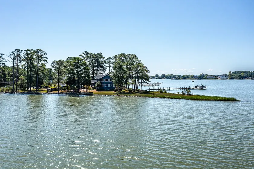 Four Reel Riverfront Cottage - Image 1