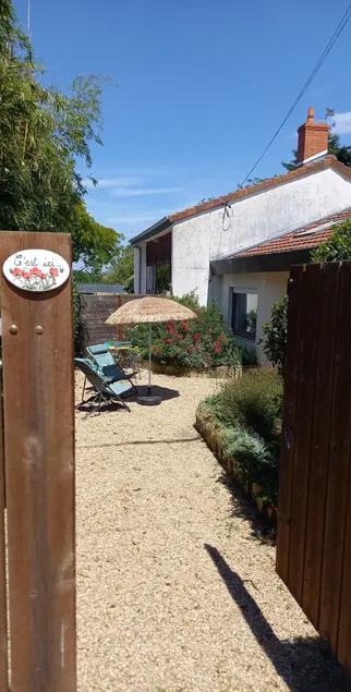 T2 + enclosed private garden/countryside 10' from Bourges & A71 - Image 1