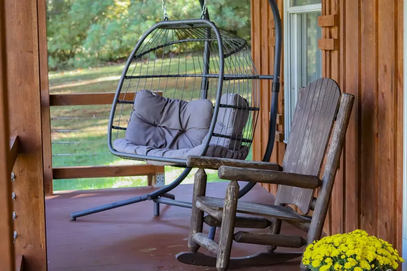 Cozy Cottage with Hiking and Biking ~Hot Tub~ - Image 1