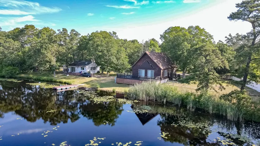 Lake Chalet Cabin-Pedalboat-Firepit- Free Cleaning - Image 1
