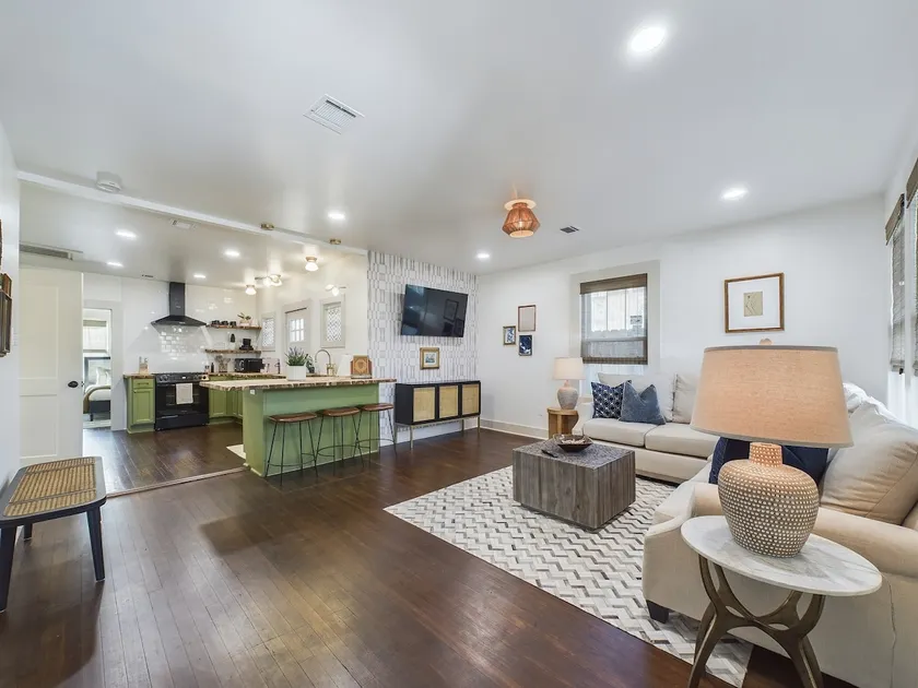 Buchanan Bungalow - Eclectic Mid-Mod Design DT - Image 1