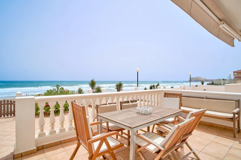 A spacious duplex on the Mediterranean waterfront - Image 1