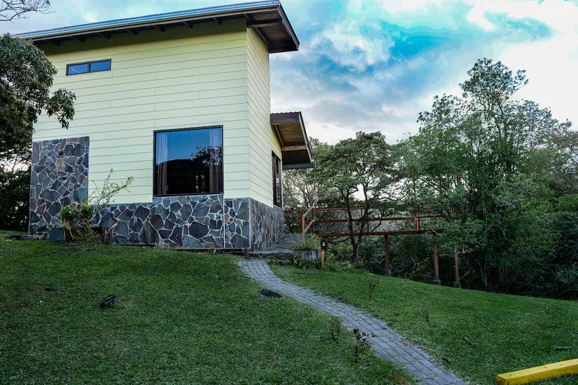 Beautiful Location | Private | Gated | Balcony - Image 1