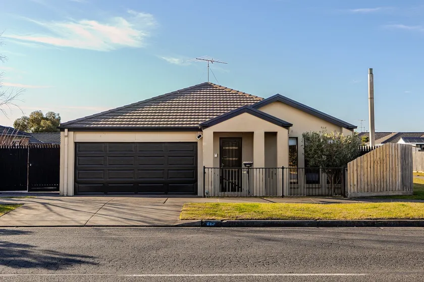 Modern 4BR Retreat/Free EV Charge/Near Surf Coast - Image 1