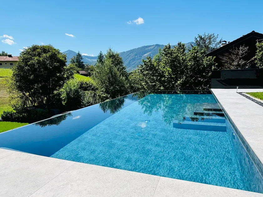 place2be - with infinity pool - Image 1