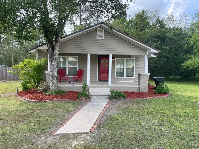 Cozy Cottage in a college town. - Image 1