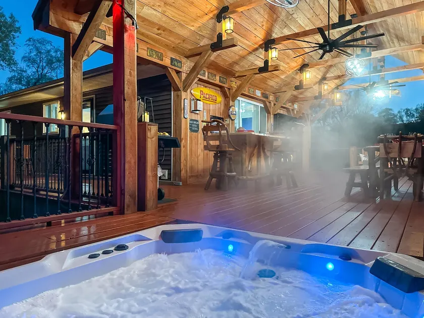Sugartown Chalet - 5 min to skiing - Epic Deck - Image 1