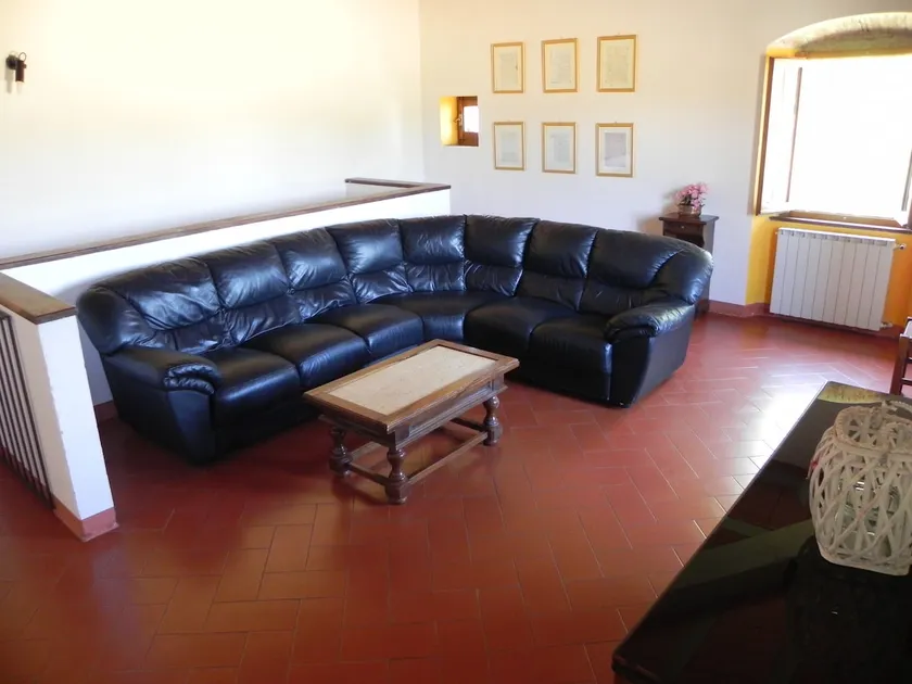 traditional, on two levels - Image 1