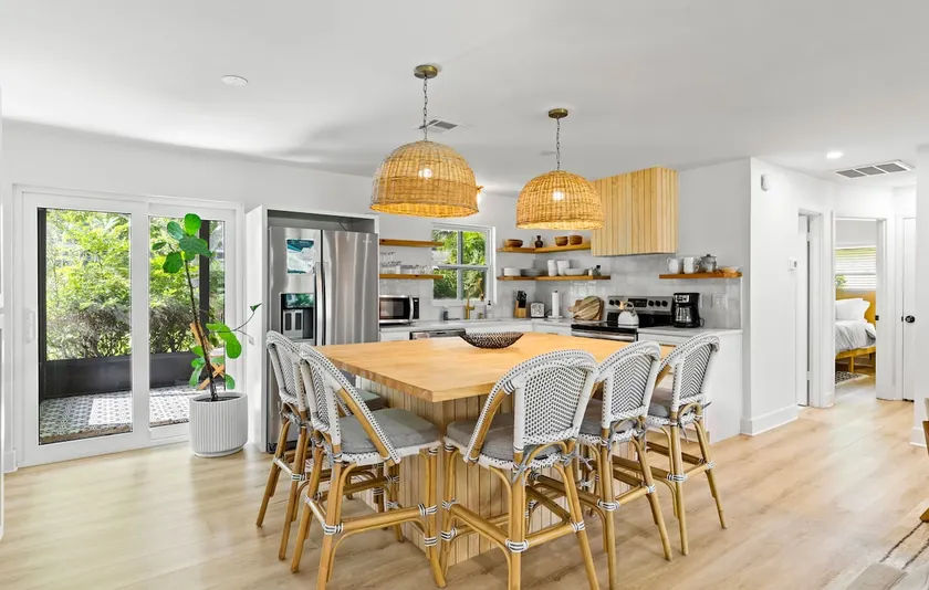 Palm Tree Haven - Image 1