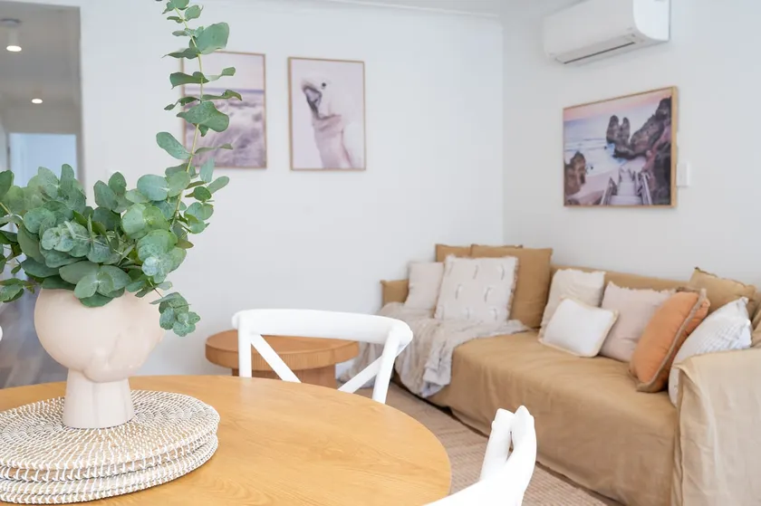 Salt@Brighton *500m to beach* Stylish Coastal Stay - Image 1