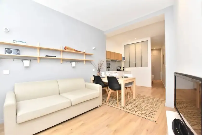 Design and Cozy Apartment in Batignolles - Image 1