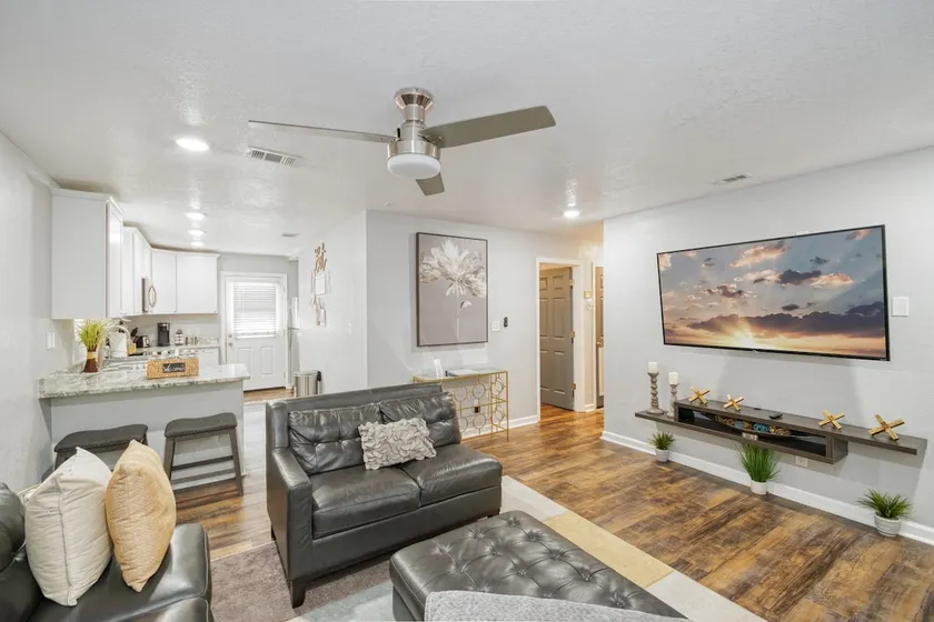 Cozy Downtown 3BR/3BA | Near FSU, FAMU & Capitol - Image 1