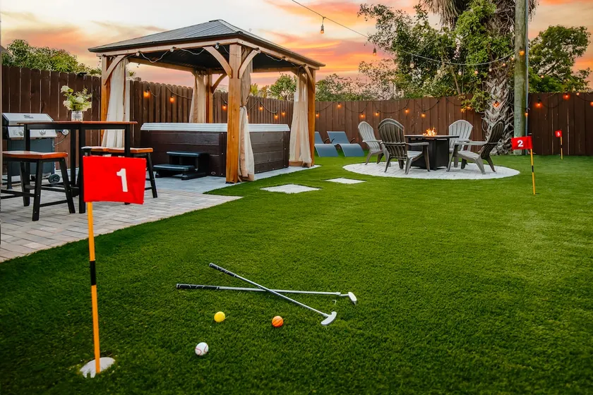 Brick Enclave with Mini Golf & SPA, 5mins to beach - Image 1