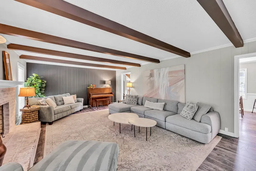 Spacious 7BR Home for 21 Guests - Image 1