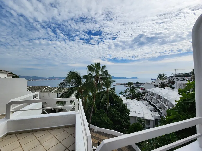 House with a large terrace and panoramic views - Image 1