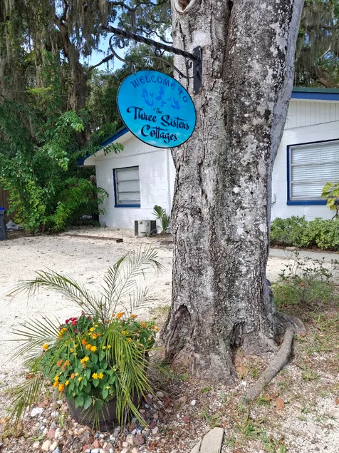 The Three Sisters Manatee, Private 2 Bdrm Apt. - Image 1