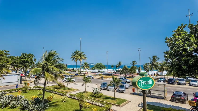 BEAUTIFUL FLAT IN FRONT OF THE SEA! RIO DE JANEIRO, BARRA DA TIJUCA - Image 1