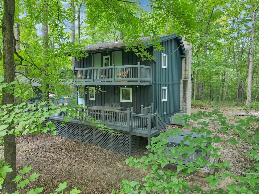 The Roosevelt - Hot Tub, Family Fun & Walk-to Lake - Image 1