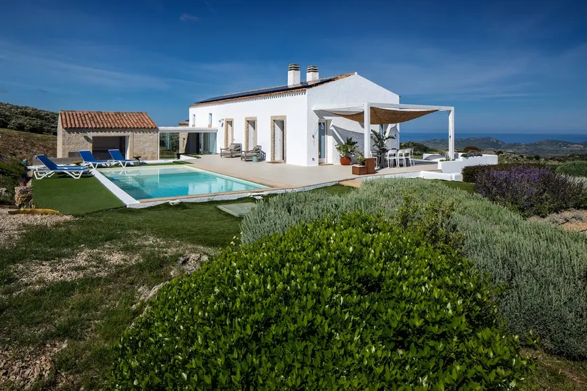 Stazzo design avec piscine vue magnifique sur la mer - Image 1