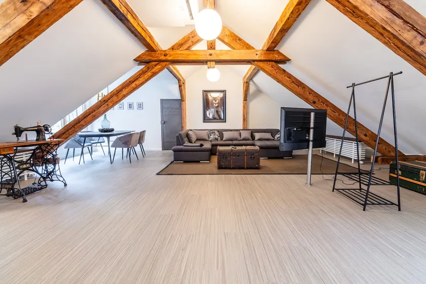 LARGE SPACIOUS APARTMENT - Wifi, Free Parking, AC - Image 1