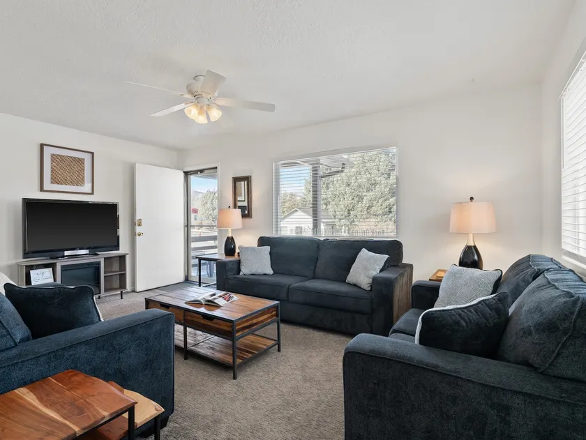 Plenty of room for everyone under one roof - Image 1