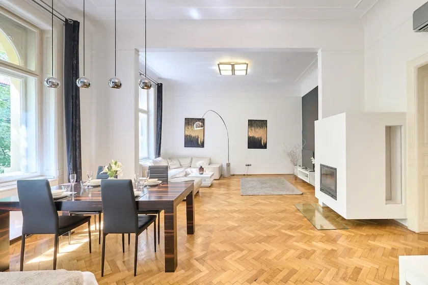 Luxury Paris street Old Town l AC l fireplace - Image 1