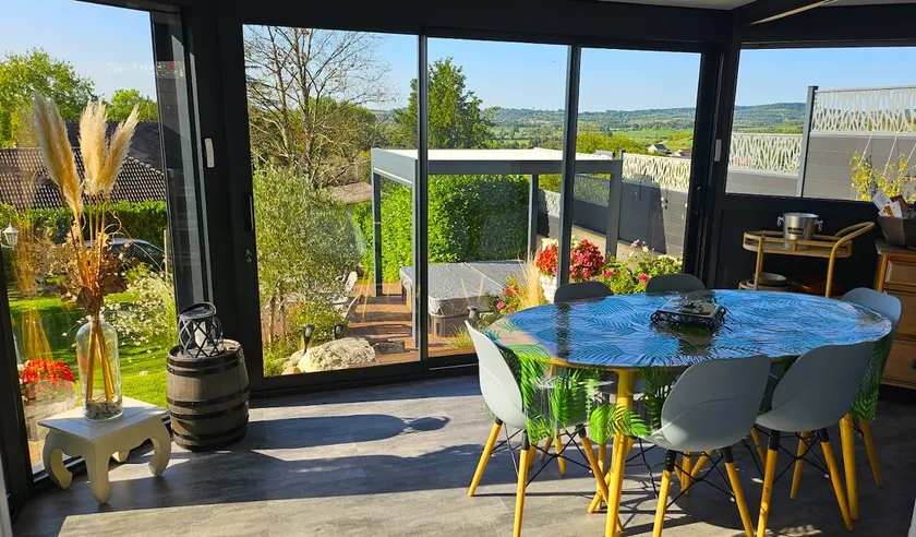 Ground floor with veranda and outdoor hot tub - Image 1