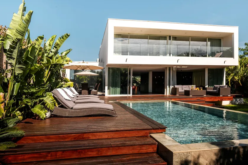 Luxury villa in Sète with pool & sea view, sleeps 10 - Image 1