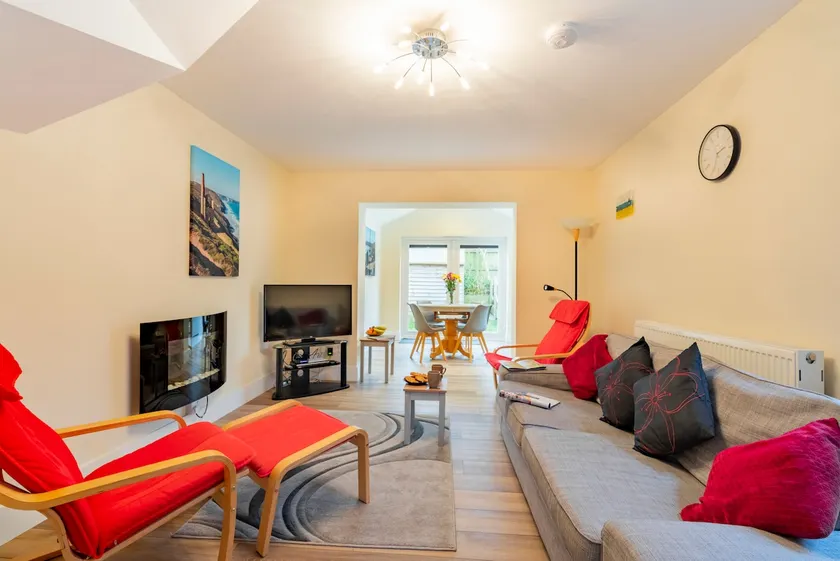 Meadow Rise two Bedroomed end of Terrace House - Image 1