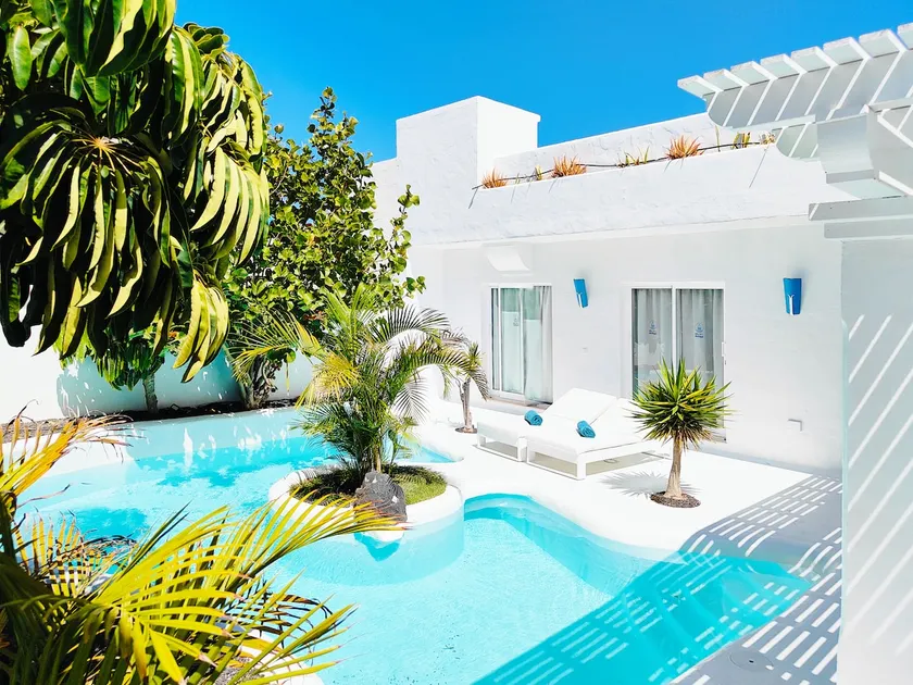 Veaco Bahíazul – Pool & Jacuzzi Villa Corralejo - Image 1