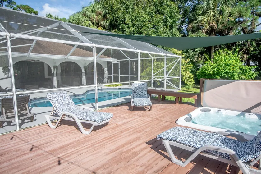 STORE JUPITERHJEM * PRIVATE TIKI HUT, POOL, WATERFALLS OG EXOTIC TREES - Image 1