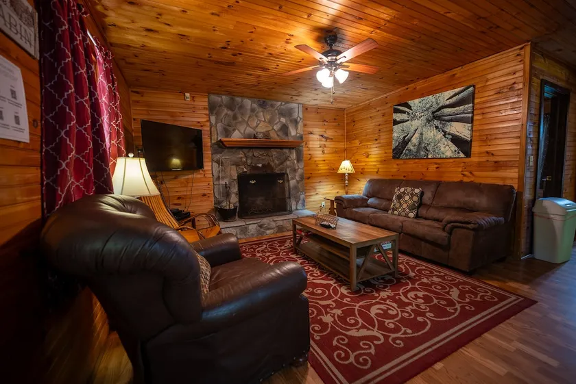 Mountaineer Cabin 3 - Hot Tub & Fireplace close to New River Gorge National Park - Image 1