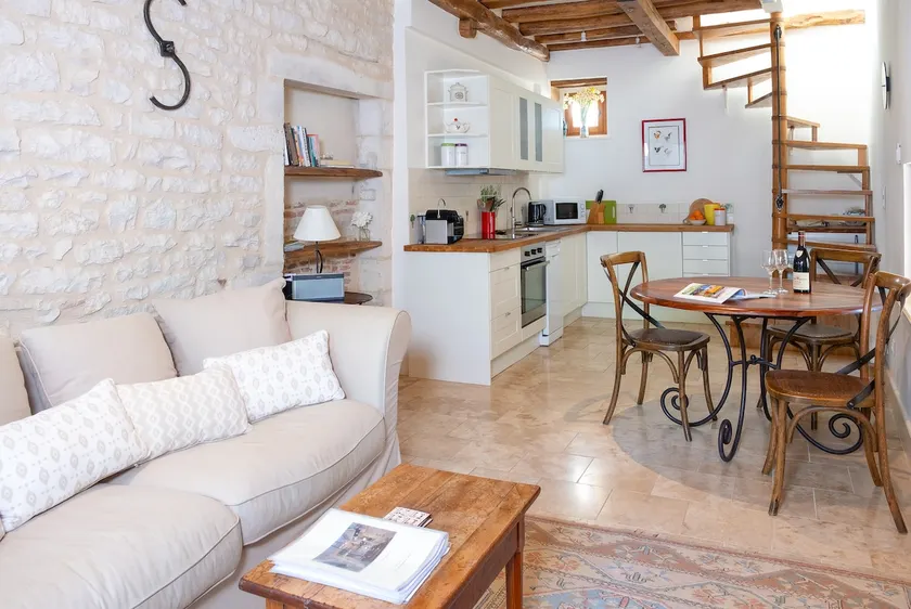 The Mews, Puligny-Montrachet. Comfort, fascino, allegro, fienile ristrutturato, 2 posti letto. - Image 1