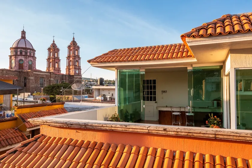 Spacious and Clean | Great View | Walking Distance to the Plaza - Image 1