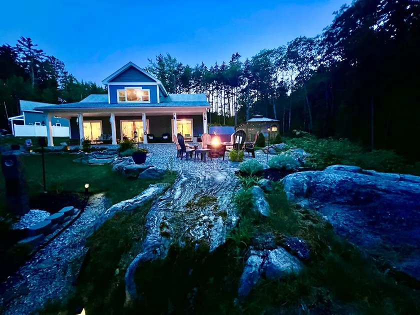 Modern home on Southport Island - Image 1